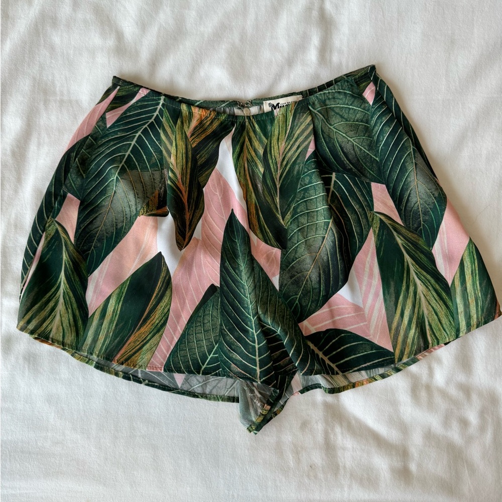 Show Me Your Mumu Palm Print Shorts | Size: XS